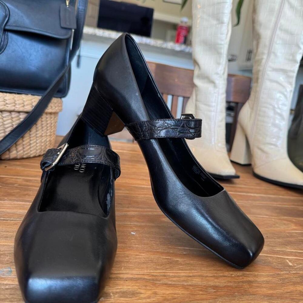 Vintage early 2000s Y2K Franco Sarto Black Leather Square Toe Loafer